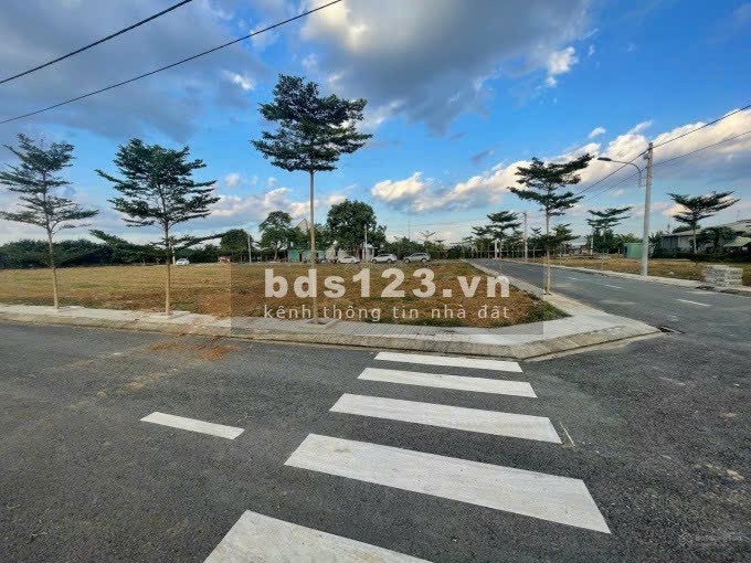 Bán đất sổ đỏ công chứng ngay, cách TP Thủ Đức 15p, XD tự do, dân cư đông, 100m2 giá 1,5tỷ