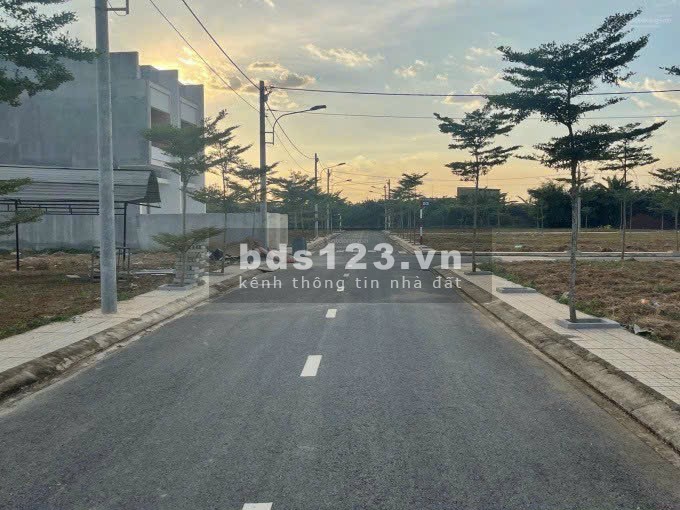 Bán đất sổ đỏ công chứng ngay, cách TP Thủ Đức 15p, XD tự do, dân cư đông, 100m2 giá 1,5tỷ