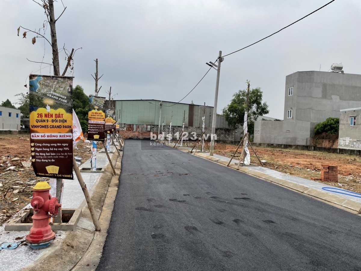 Bán 12 lô đất sổ đỏ công chứng ngay, tại TP Thủ Đức, khu dân cư đông đúc, KM 3 chỉ vàng, XD tự do