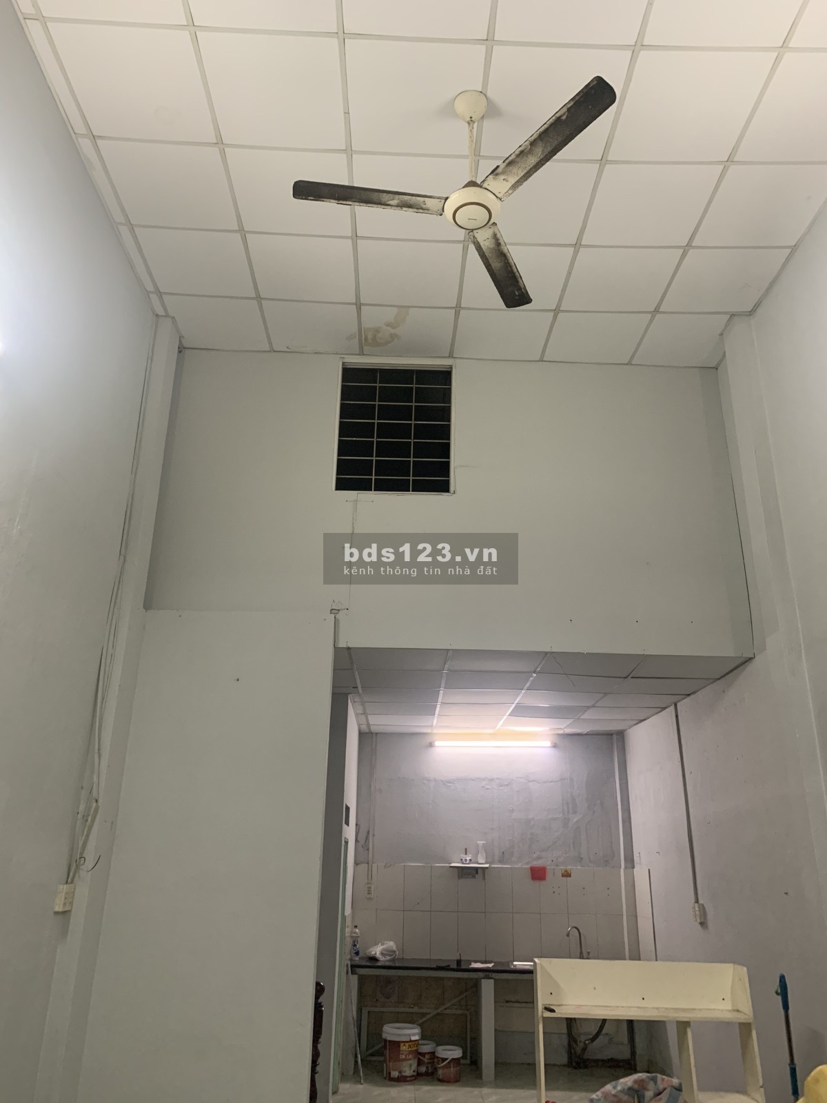 Cho thuê nhà quận Bình Tân. 5tr/ th. Nhà đẹp, hẻm rộng.