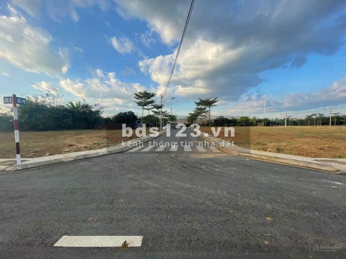 Bán đất sổ đỏ công chứng ngay, cách TP Thủ Đức 15p, XD tự do, dân cư đông, 100m2 giá 1,5tỷ