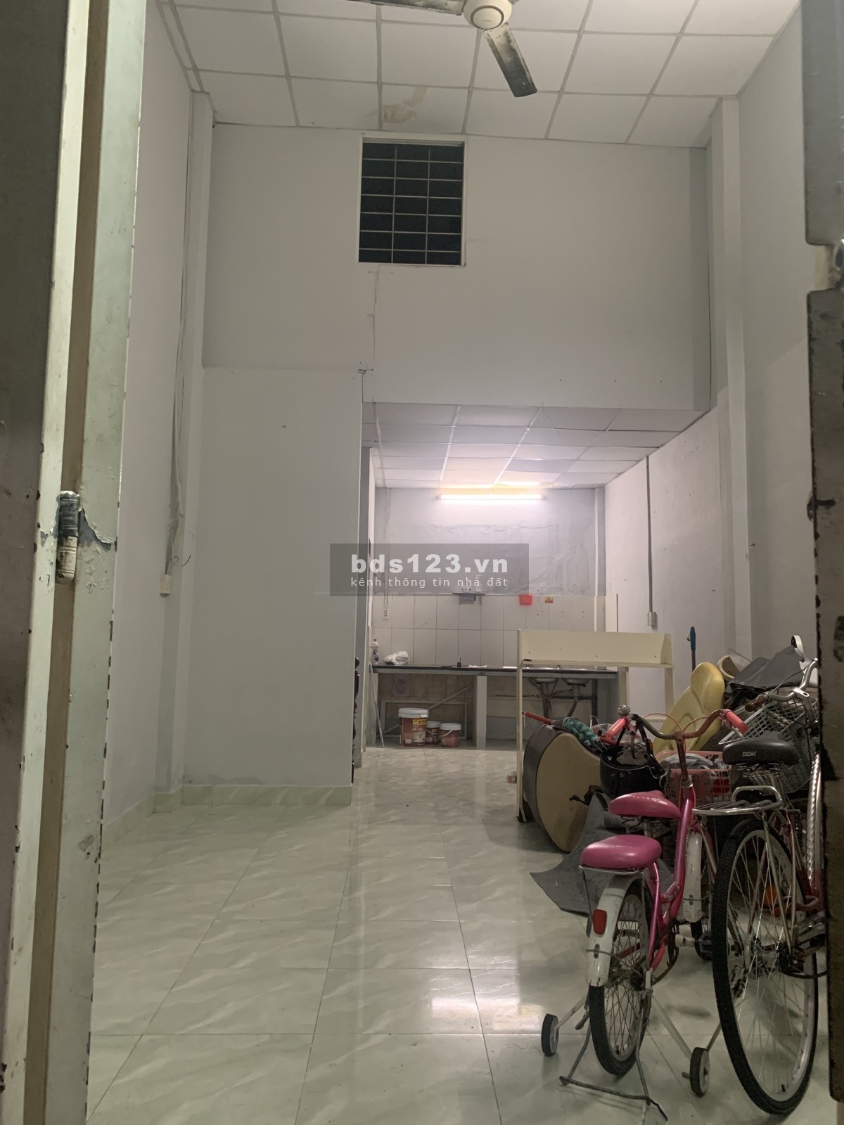 Cho thuê nhà quận Bình Tân. 5tr/ th. Nhà đẹp, hẻm rộng.