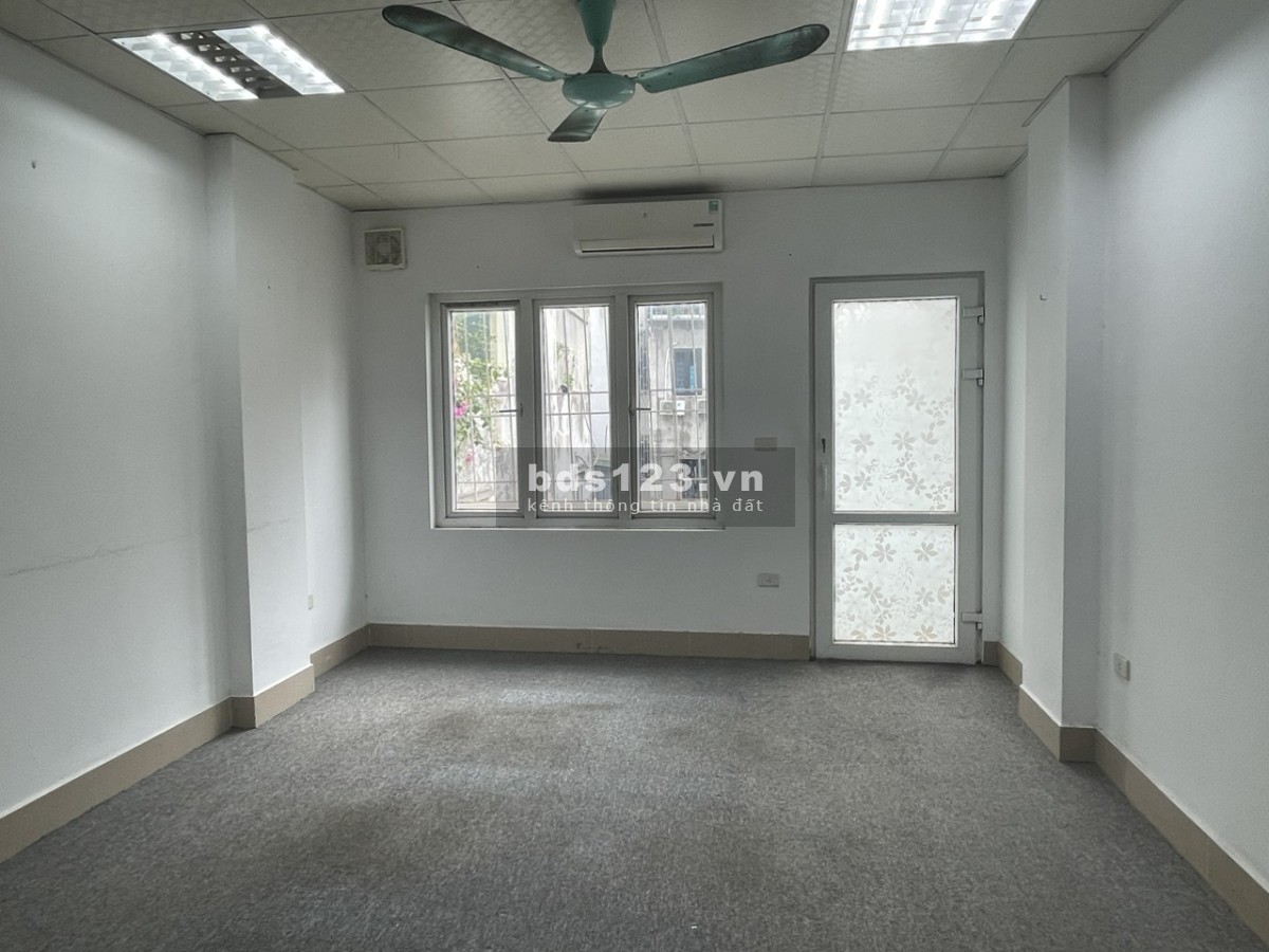 Chính chủ cho thuê mặt bằng làm văn phòng.