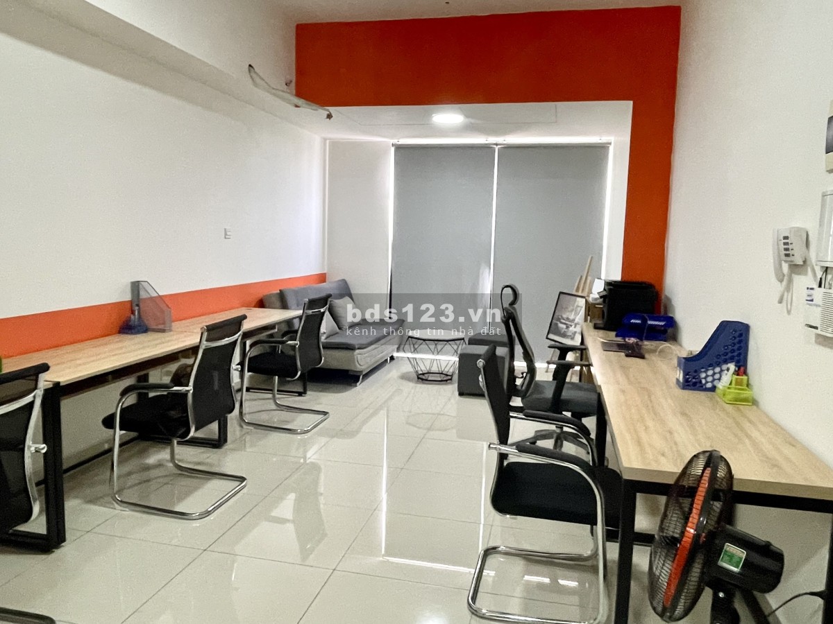 Cho thuê văn phòng đầy đủ nội thất bàn ghế + sofa - căn góc riêng biệt yên tĩnh