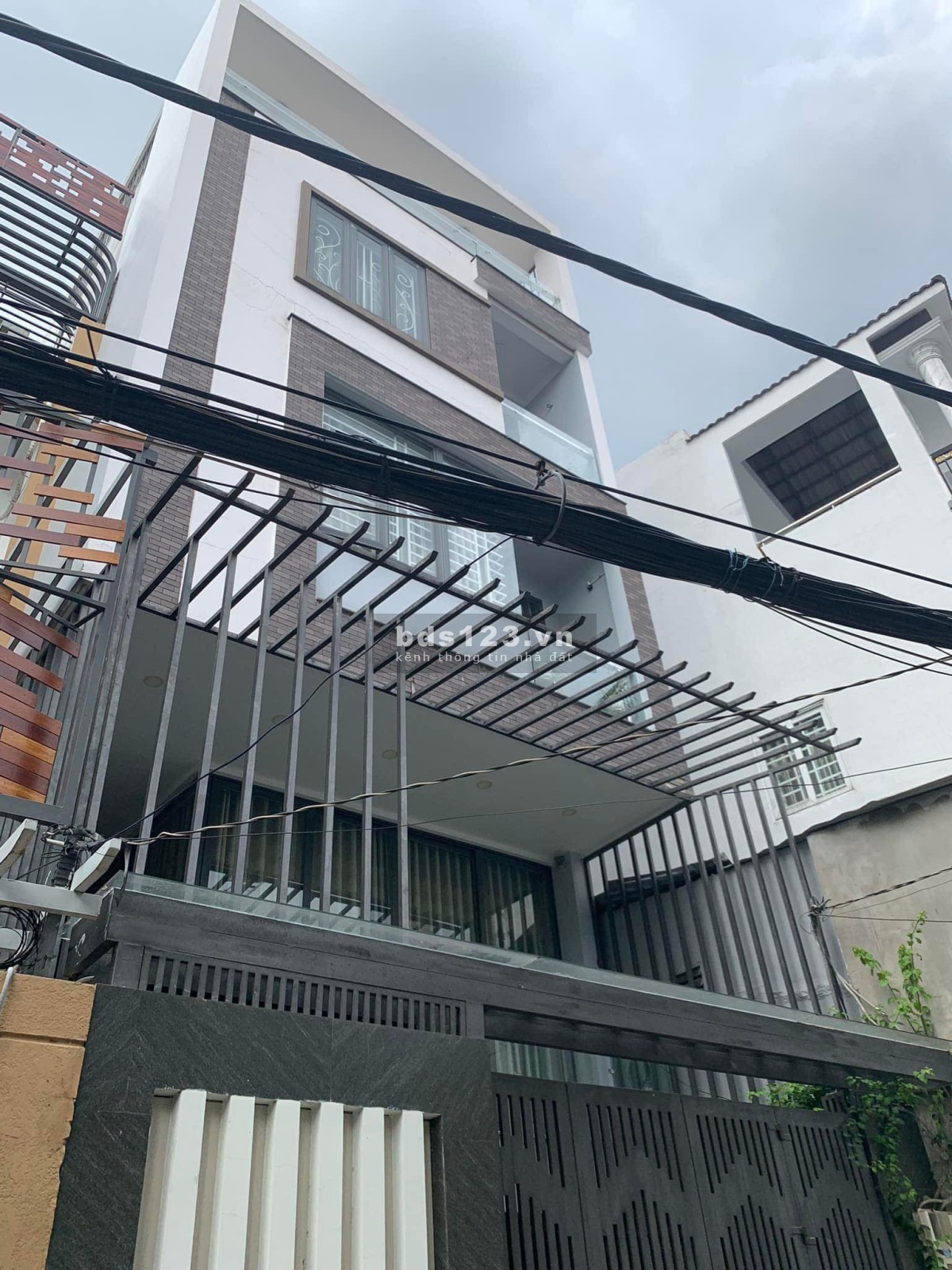 Bán GẤP nhà Vườn Lài 4x13m, HXH thông, trải nhựa, nội thất 5 sao 4.2 tỷ