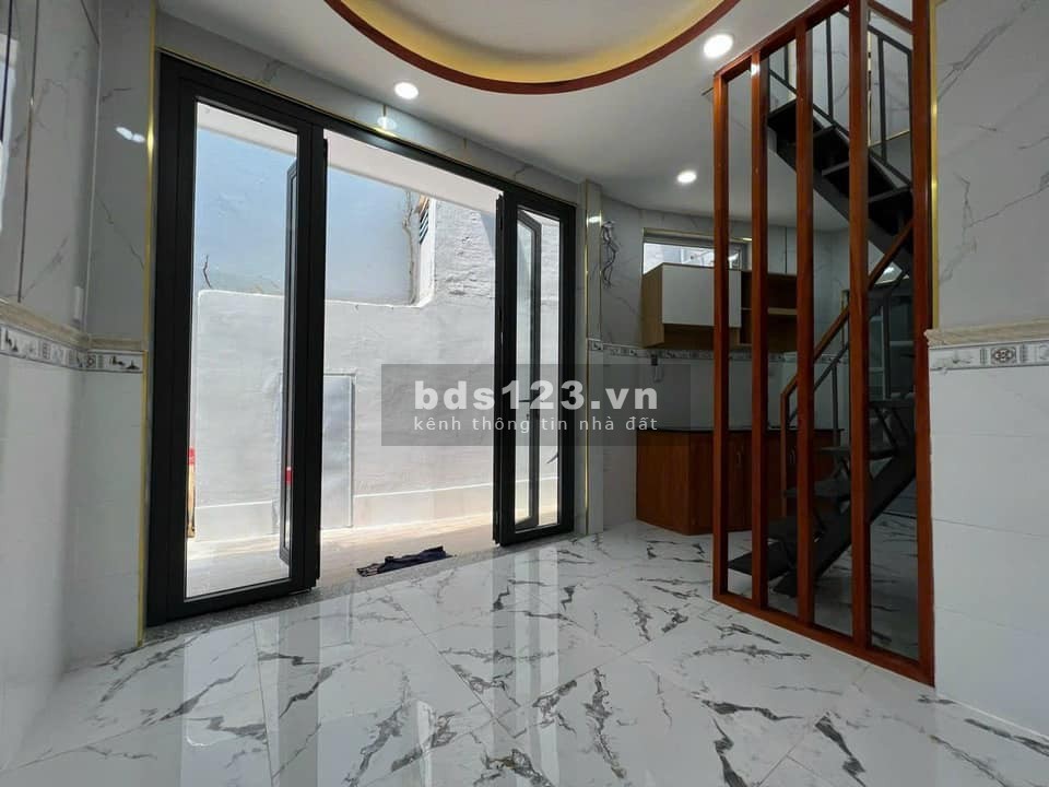 Bán nhà rutng tâm Quận 4, sầm uất, gần đại học Nguyễn Tất Thành, 4x7, nhỉnh 2 tỷ