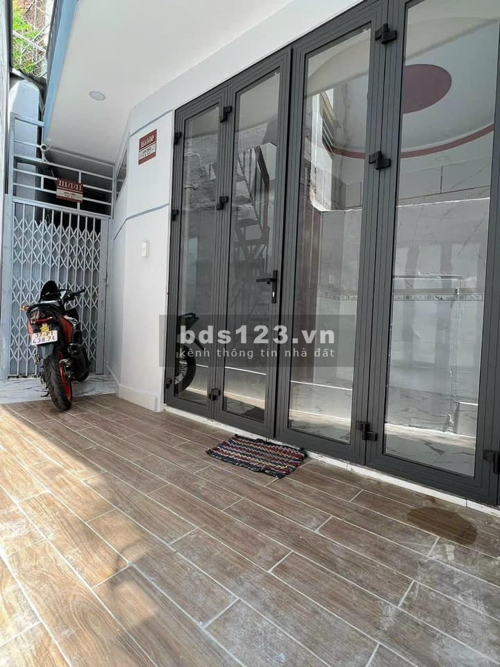 Bán nhà rutng tâm Quận 4, sầm uất, gần đại học Nguyễn Tất Thành, 4x7, nhỉnh 2 tỷ