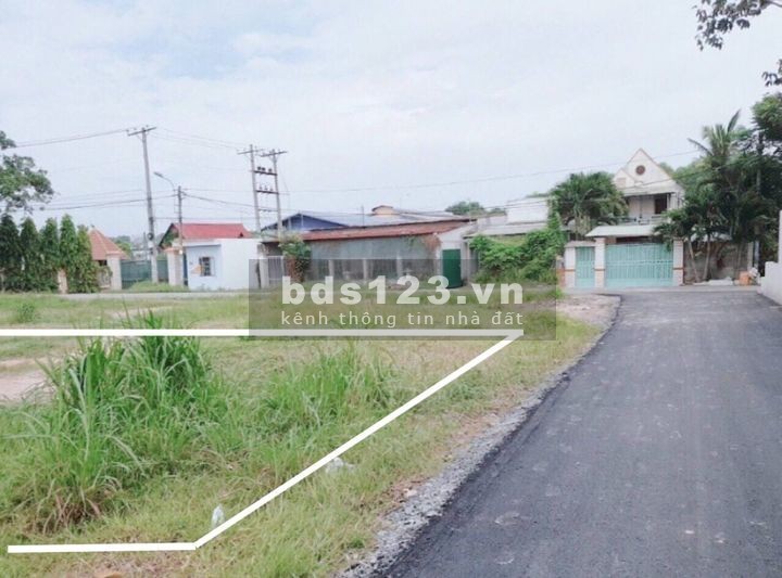 Bán đất trung tâm Bình Dương mặt tiền đường nhựa 12 m. Diện tích: 1006m2 giá chỉ 720 triệu
