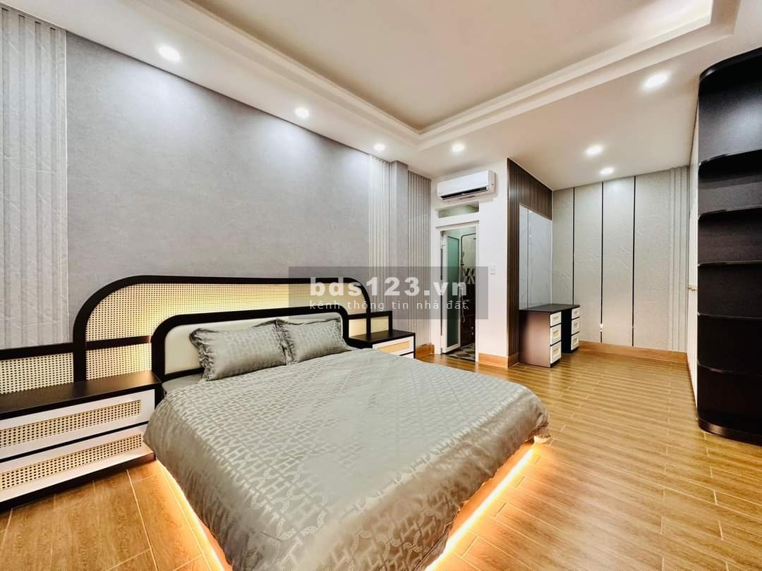 Cần bán gấp căn biệt thự 2 mặt tiền Nguyễn Văn Khối, Phường 11, Gò Vấp