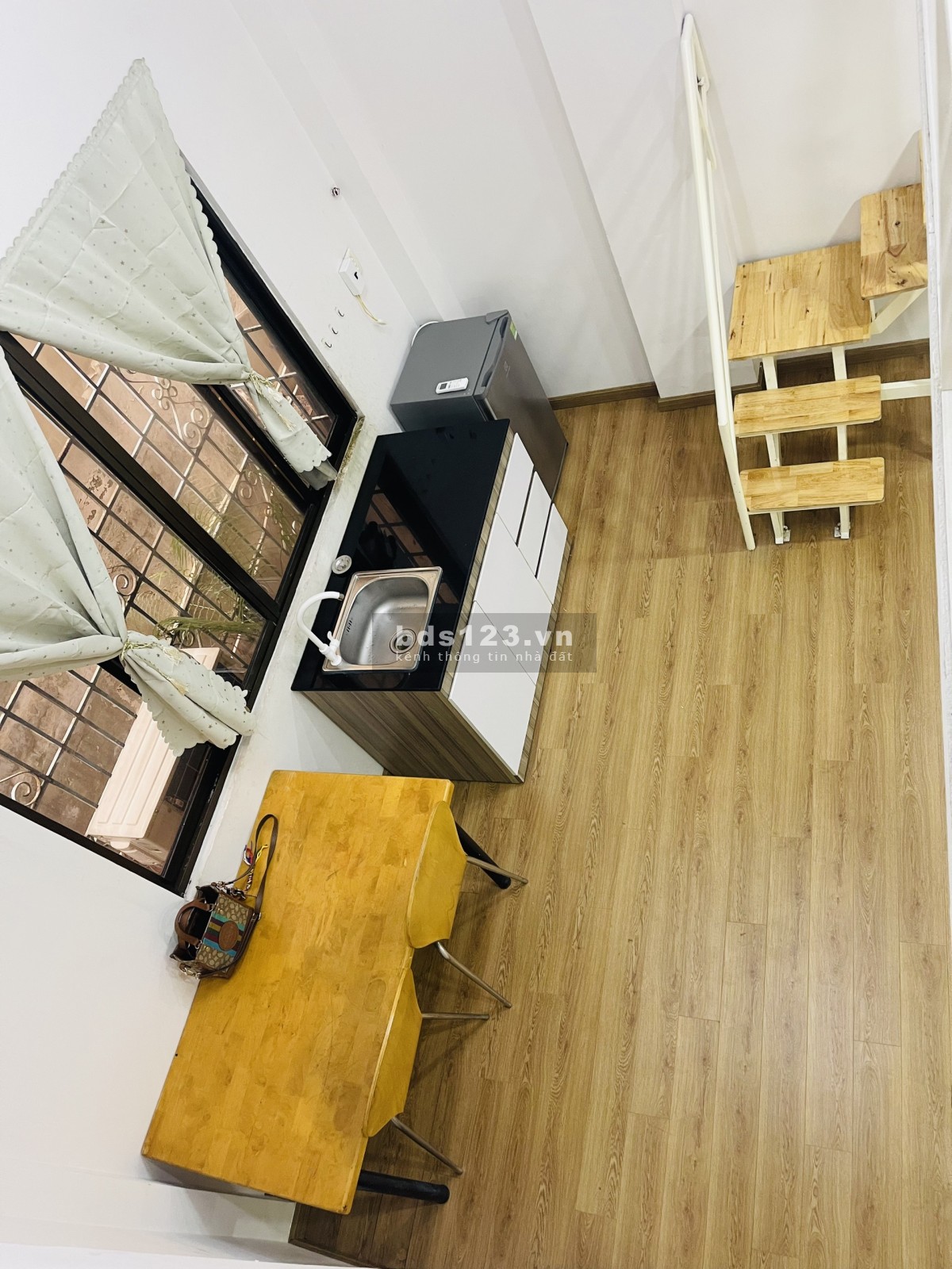 CHDV 30m2 đường Giaỉ Phóng Tân Bình có gác, cửa sổ lớn chỉ 5 triệu.
