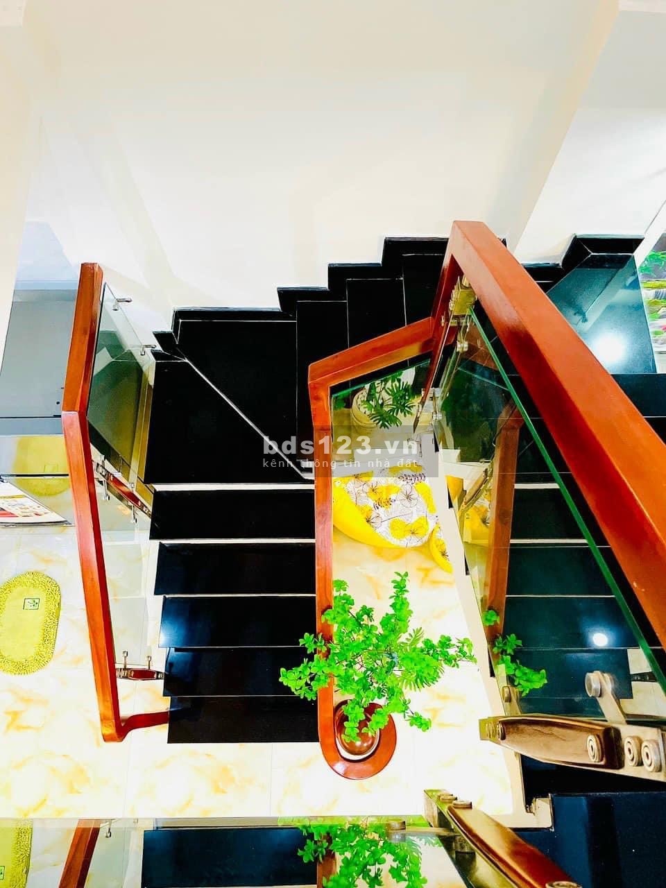 Nhà đẹp siêu đẹp,3/2, Phường 12, Q10, gần Vạn Hanh Mall, DT 50m2 giá 4 tỷ Lh 0901386173