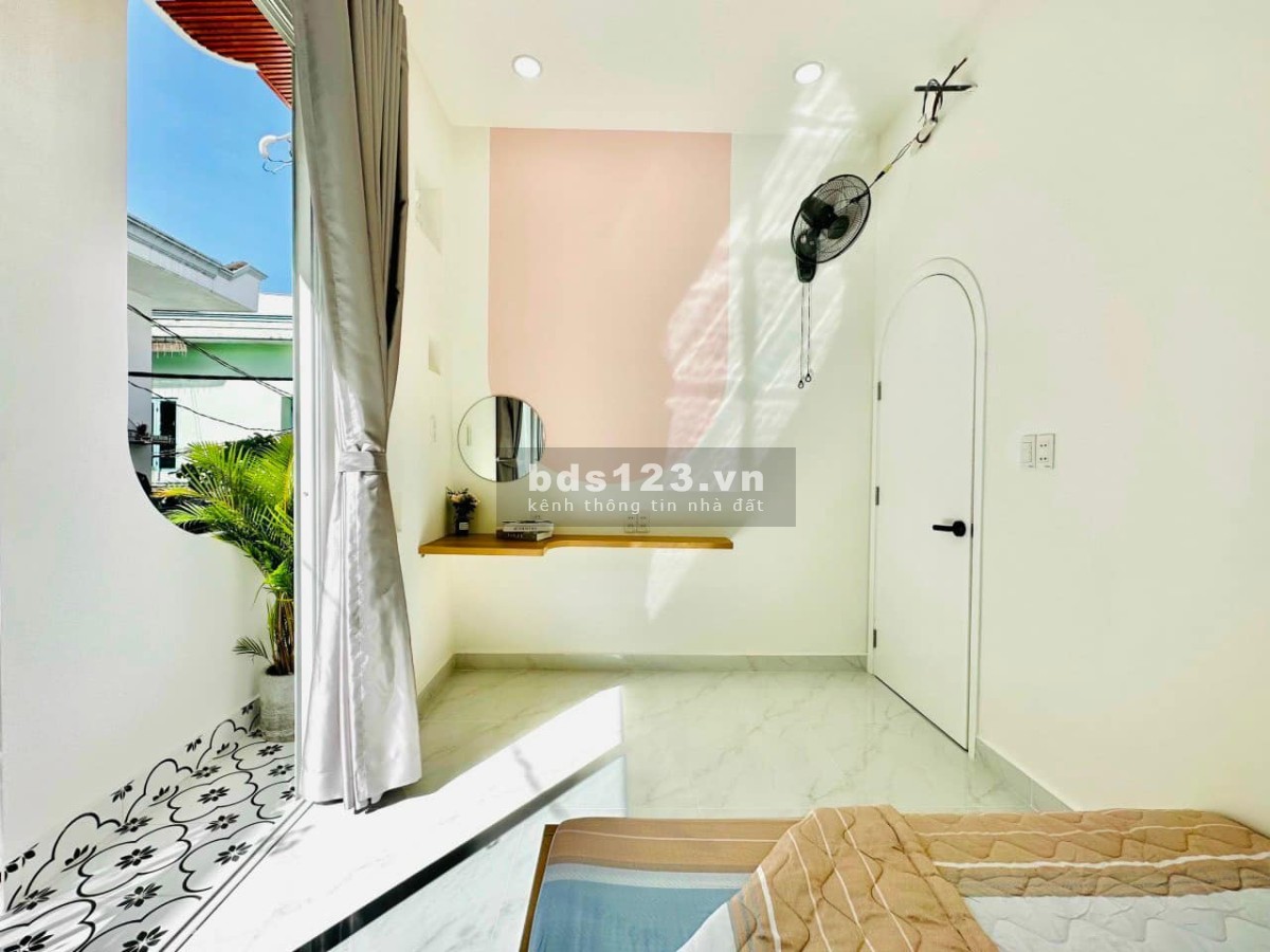 Cần bán nhà Hẻm xe hơi Đường Phan Huy Ích giá nhỉnh 3 tỷ.