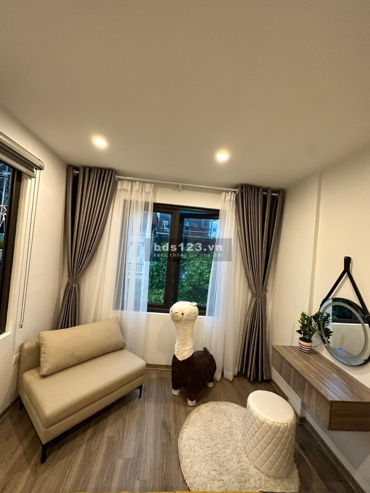 Bán nhà đẹp Phương Mai – Đống Đa, ngõ cực rộng, ô tô đỗ - sổ đỏ 35m2, 4 tầng, giá chỉ 5 tỷ