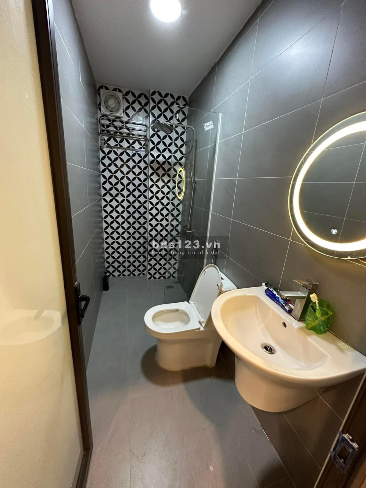 Bán nhà đẹp Phương Mai – Đống Đa, ngõ cực rộng, ô tô đỗ - sổ đỏ 35m2, 4 tầng, giá chỉ 5 tỷ