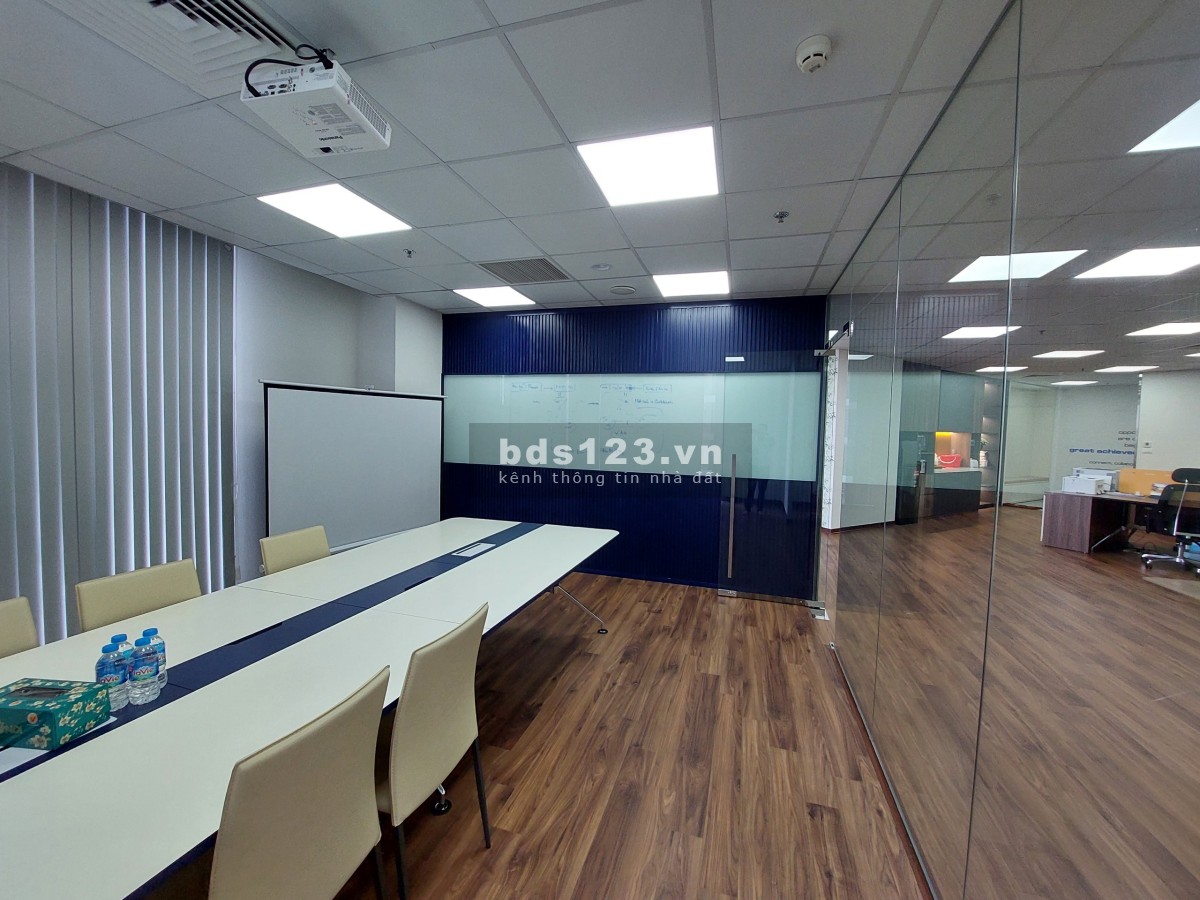 Cần cho thuê văn phòng với diện tích 171m2 tại tòa TechnoPark nhìn ra VinUni