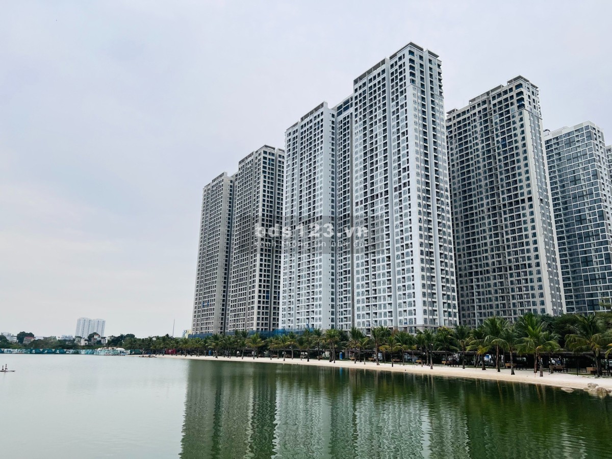 Bán căn studio view hồ, tầng trung, hướng mát giá chỉ 2,4 tỷ