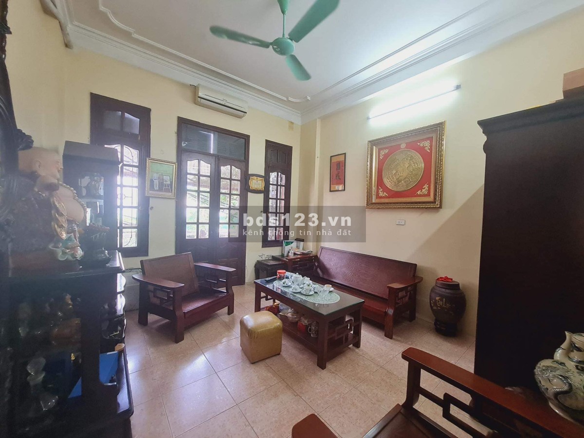 Bán nhà phố Dịch Vọng, Cầu Giấy. 55m2, 4t, Mt 4m, Ô tô vào nhà 6,3ty. Mặt ngõ thông KDoanh, Cực Hiếm