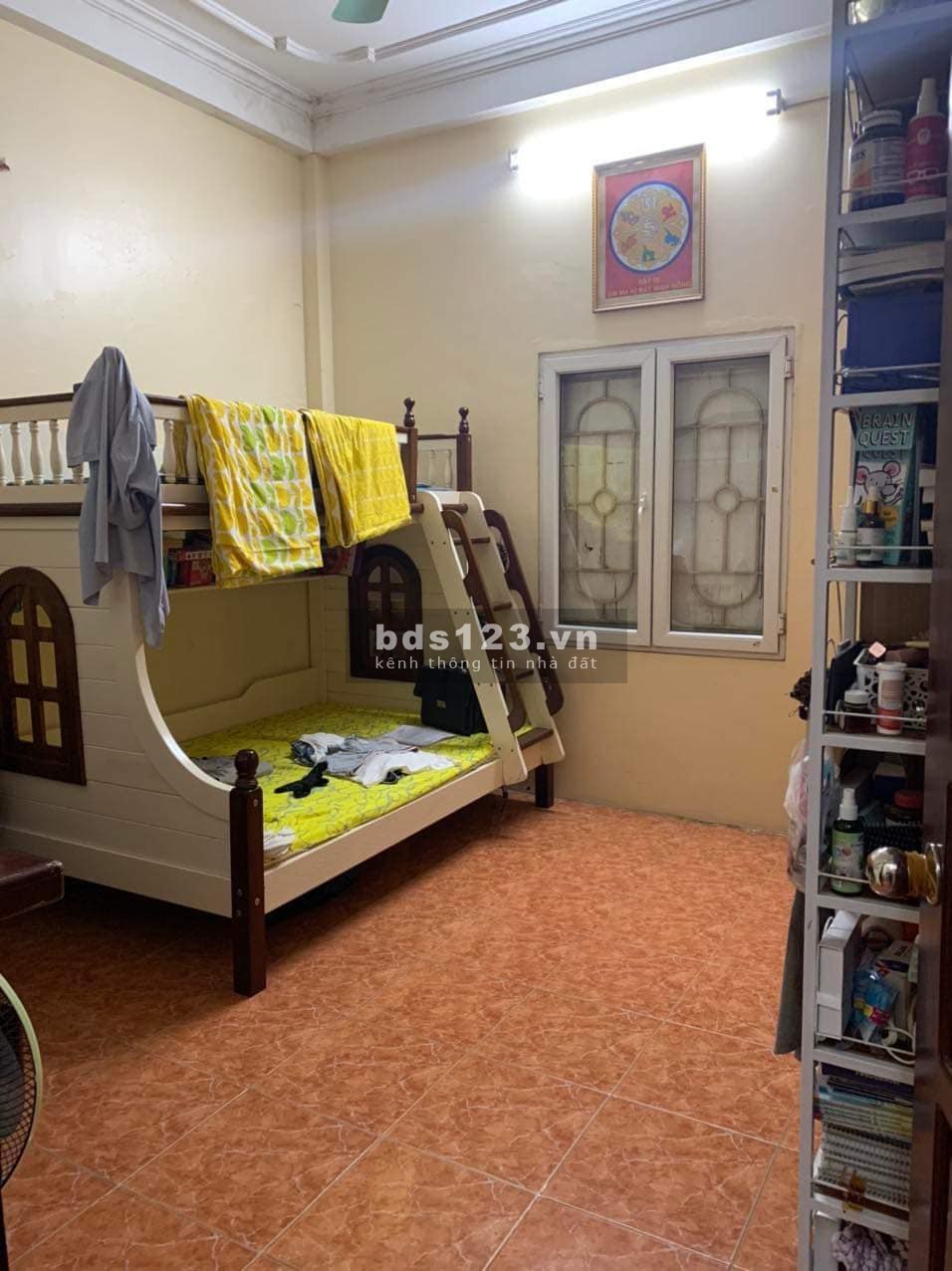 Bán nhà phố Dịch Vọng, Cầu Giấy. 55m2, 4t, Mt 4m, Ô tô vào nhà 6,3ty. Mặt ngõ thông KDoanh, Cực Hiếm