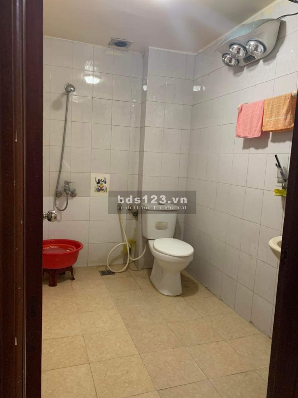 Bán nhà phố Dịch Vọng, Cầu Giấy. 55m2, 4t, Mt 4m, Ô tô vào nhà 6,3ty. Mặt ngõ thông KDoanh, Cực Hiếm