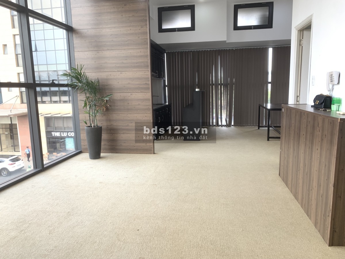 Trống sẵn văn phòng 52M2 cần cho thuê The Sun Avenue