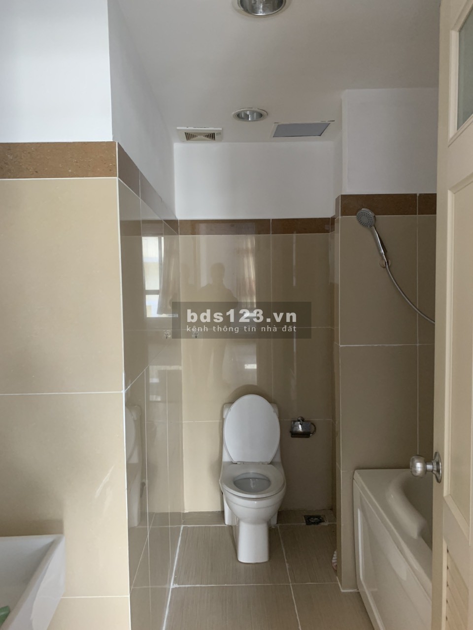 Bán 2 căn giá rất ngợp hiện tại quận 7, quý khách mua gọi trực tiếp em