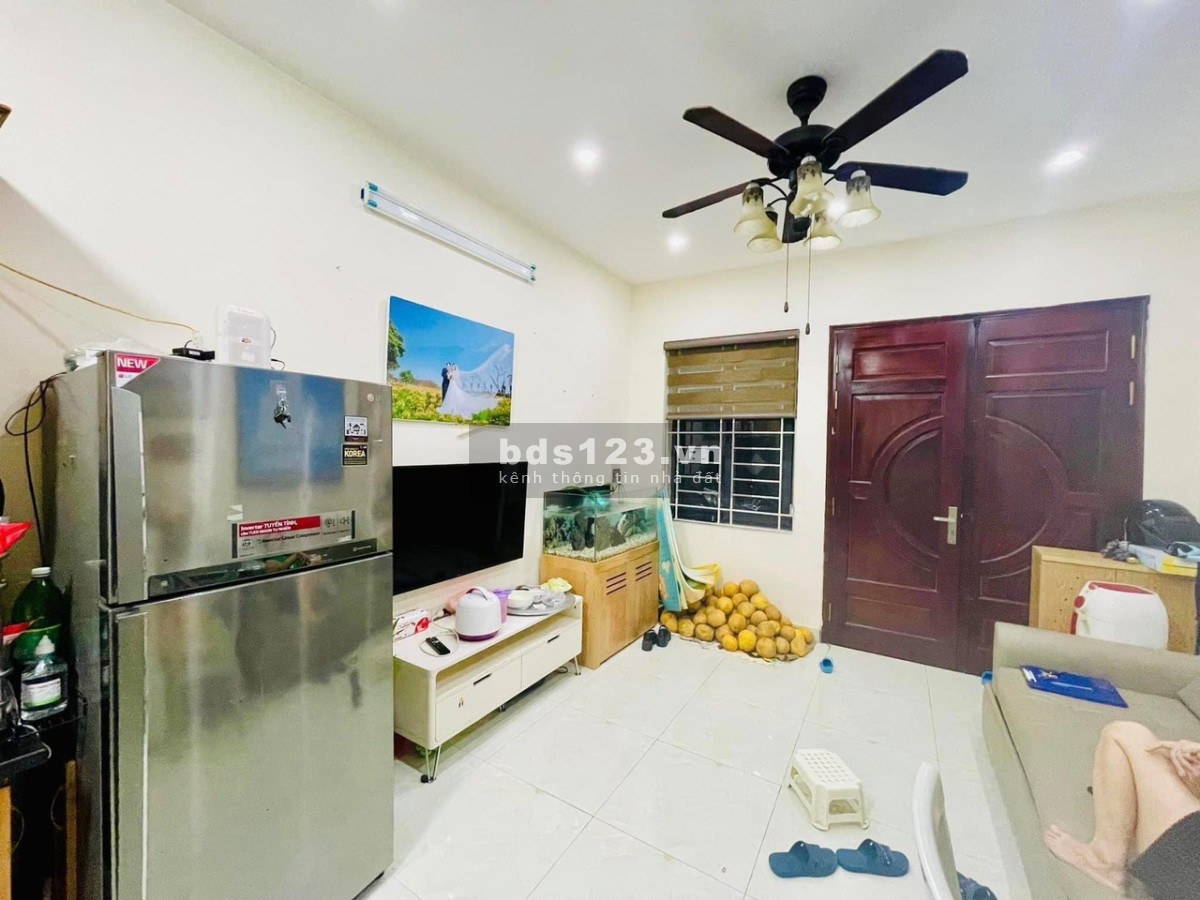 Bán nhà khu Cầu Giấy, nhà 5 tầng, nội thất Lung Linh, cách 40m oto quay đầu ok, 40m2, 6ty,