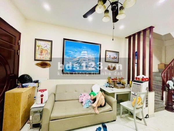 Bán nhà khu Cầu Giấy, nhà 5 tầng, nội thất Lung Linh, cách 40m oto quay đầu ok, 40m2, 6ty,