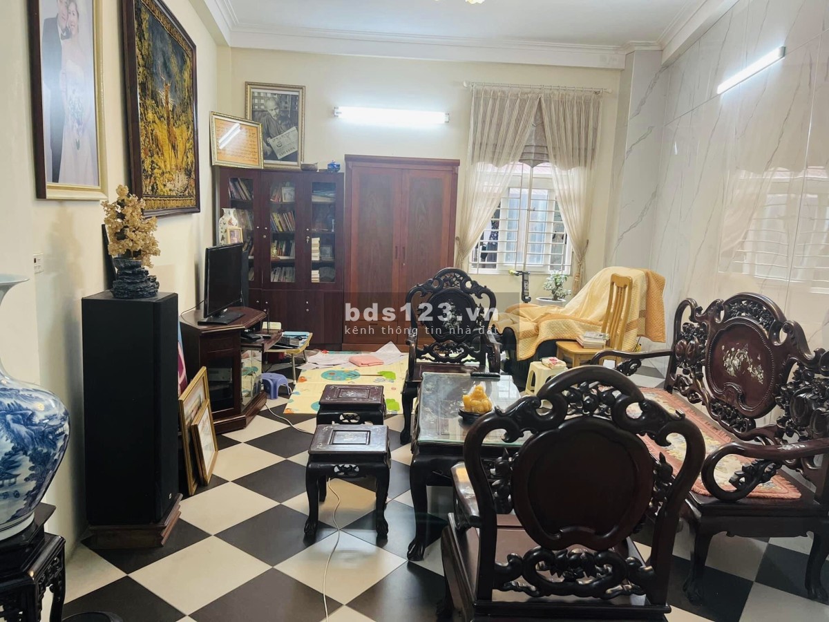 Bán nhà Hoàng Hoa Thám - Nhỉnh 3 tỷ - 5 tầng 40m2 - tặng full nội thất. Nhà đẹp ở ngay