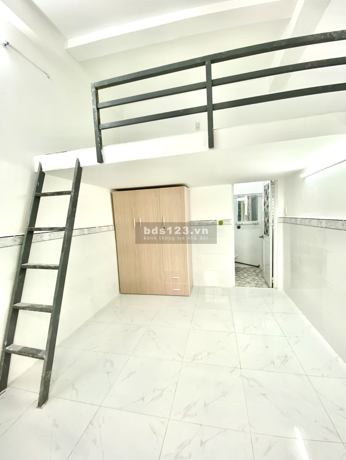 Phòng mới gác lửng, có máy lạnh, bếp, mát mẻ. Gần ĐH Công Nghiệp