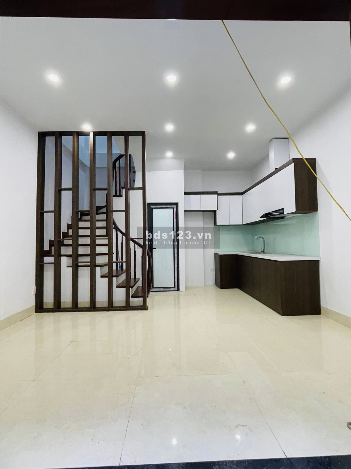 Bán nhà Hoàng Hoa Thám - Nhỉnh 3 tỷ - 5 tầng 40m2 - tặng full nội thất. Nhà đẹp ở ngay