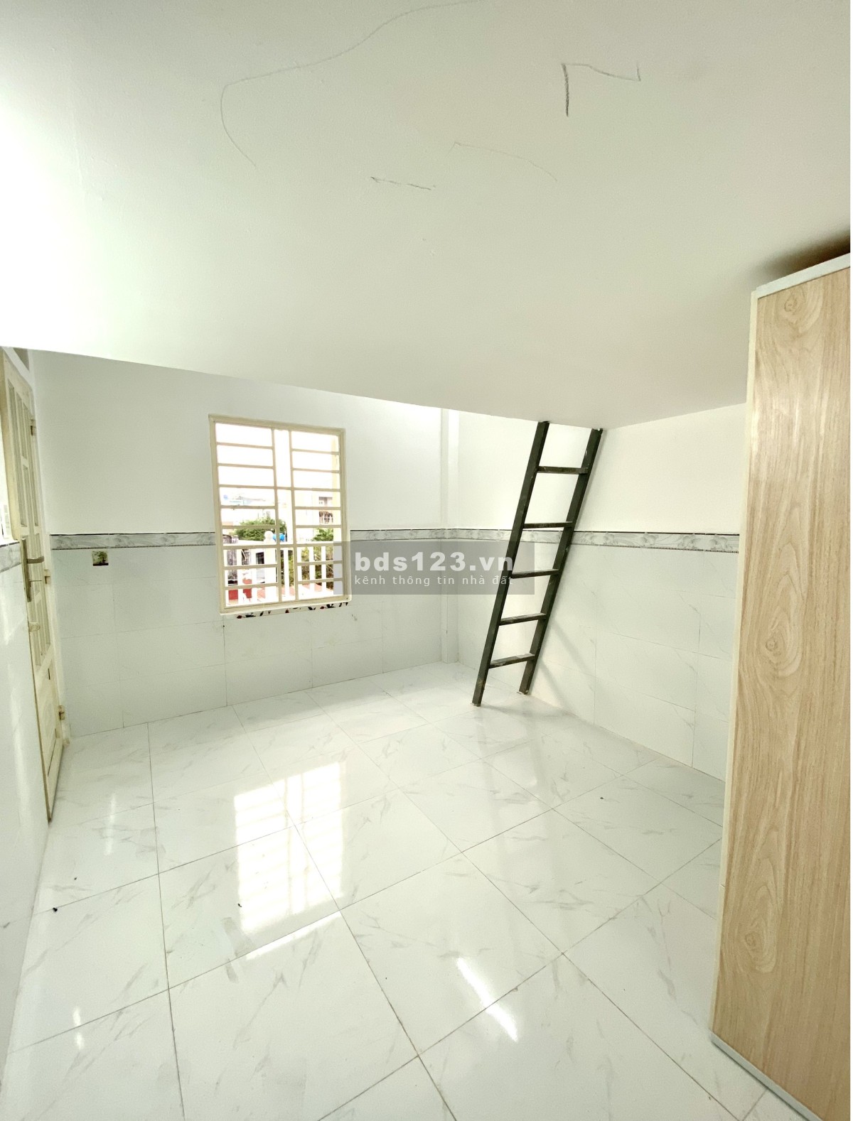 Phòng mới gác lửng, có máy lạnh, bếp, mát mẻ. Gần ĐH Công Nghiệp