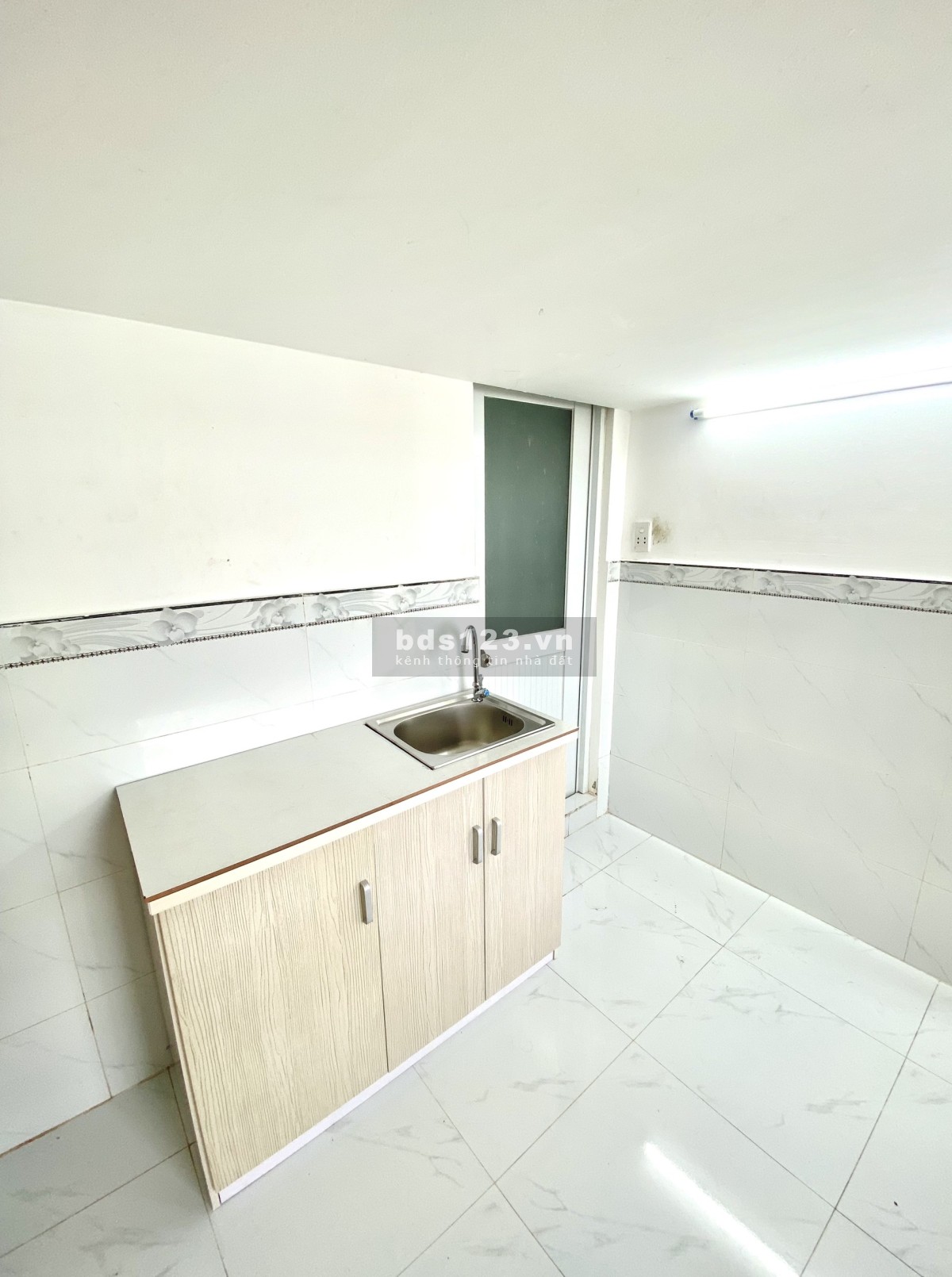Phòng mới gác lửng, có máy lạnh, bếp, mát mẻ. Gần ĐH Công Nghiệp