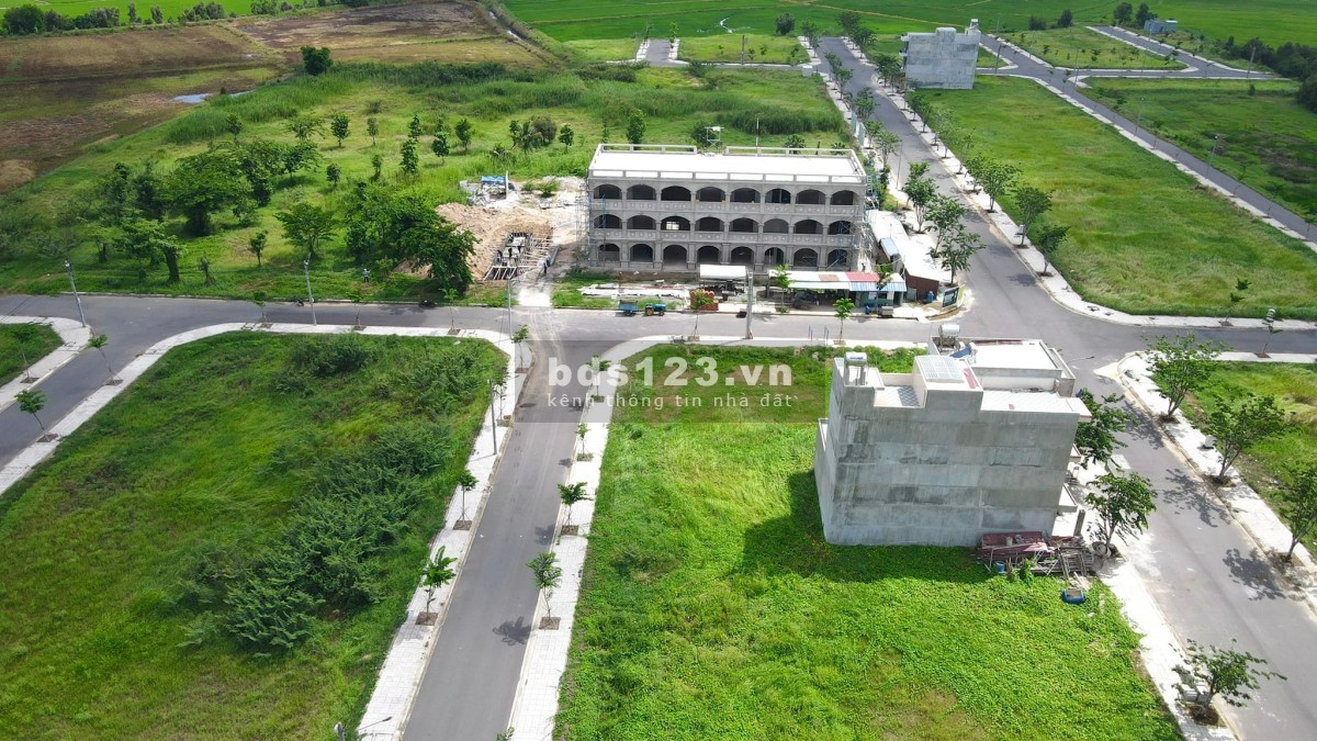 Chỉ 500 triệu sở hữu lô đất full thổ cư đường nhựa 12m Đức Hòa Long An LH 0902683926