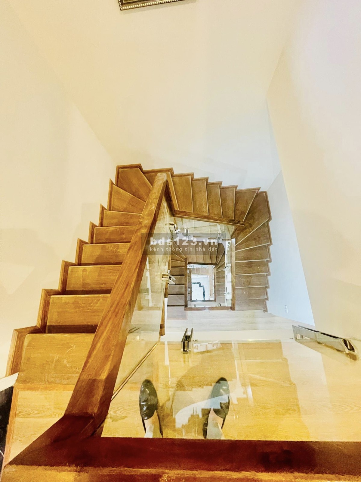 Bán nhà Hoàng Hoa Thám, Ba Đình, 50m2, 4 tầng, hơn 4tỷ, ngõ thoáng
