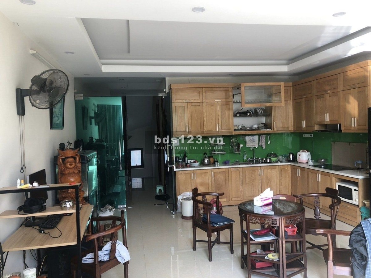Bán nhà mặt đường Võ Chí Công. Dt 79m, 5T, Mt 6.6m, Giá 26,9 Tỷ. Vị trí KDoanh đa dạng, Khá Hiếm