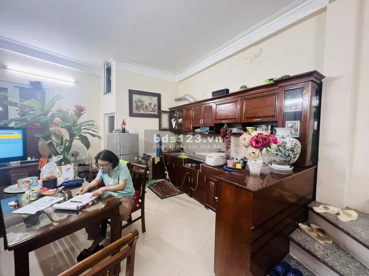 Bán nhà Hoàng Hoa Thám - Nhỉnh 3 tỷ - 5 tầng 40m2 - tặng full nội thất. Nhà đẹp ở ngay