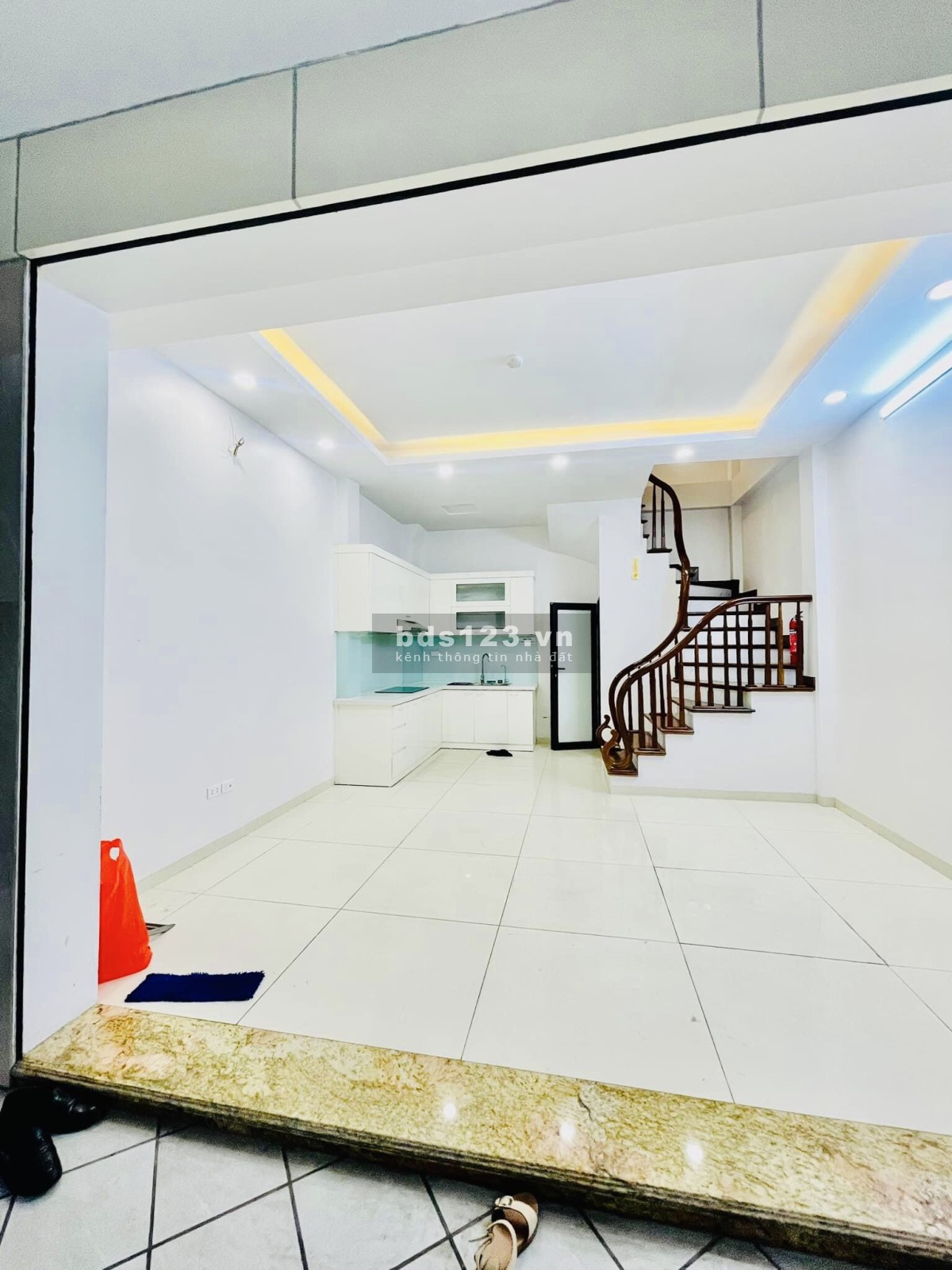 Bán nhà Kim Mã 5 tầng - 36 m2 – 4,3 tỷ siêu hời - Full nội thất - Xách vali ở ngay