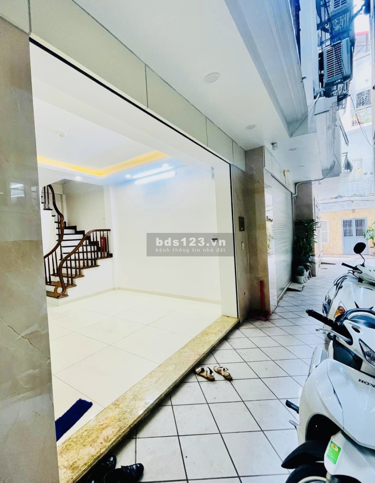 Bán nhà Kim Mã 5 tầng - 36 m2 – 4,3 tỷ siêu hời - Full nội thất - Xách vali ở ngay