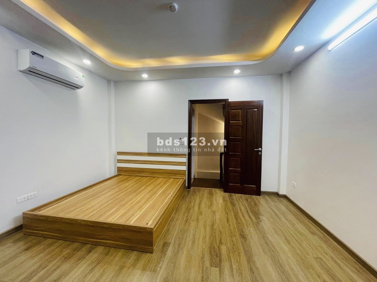 Bán nhà Kim Mã 5 tầng - 36 m2 – 4,3 tỷ siêu hời - Full nội thất - Xách vali ở ngay