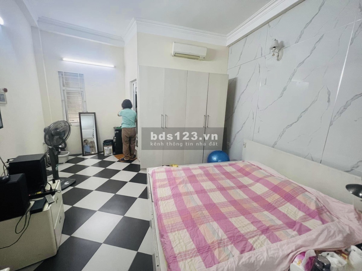Bán nhà Hoàng Hoa Thám - Nhỉnh 3 tỷ - 5 tầng 40m2 - tặng full nội thất. Nhà đẹp ở ngay
