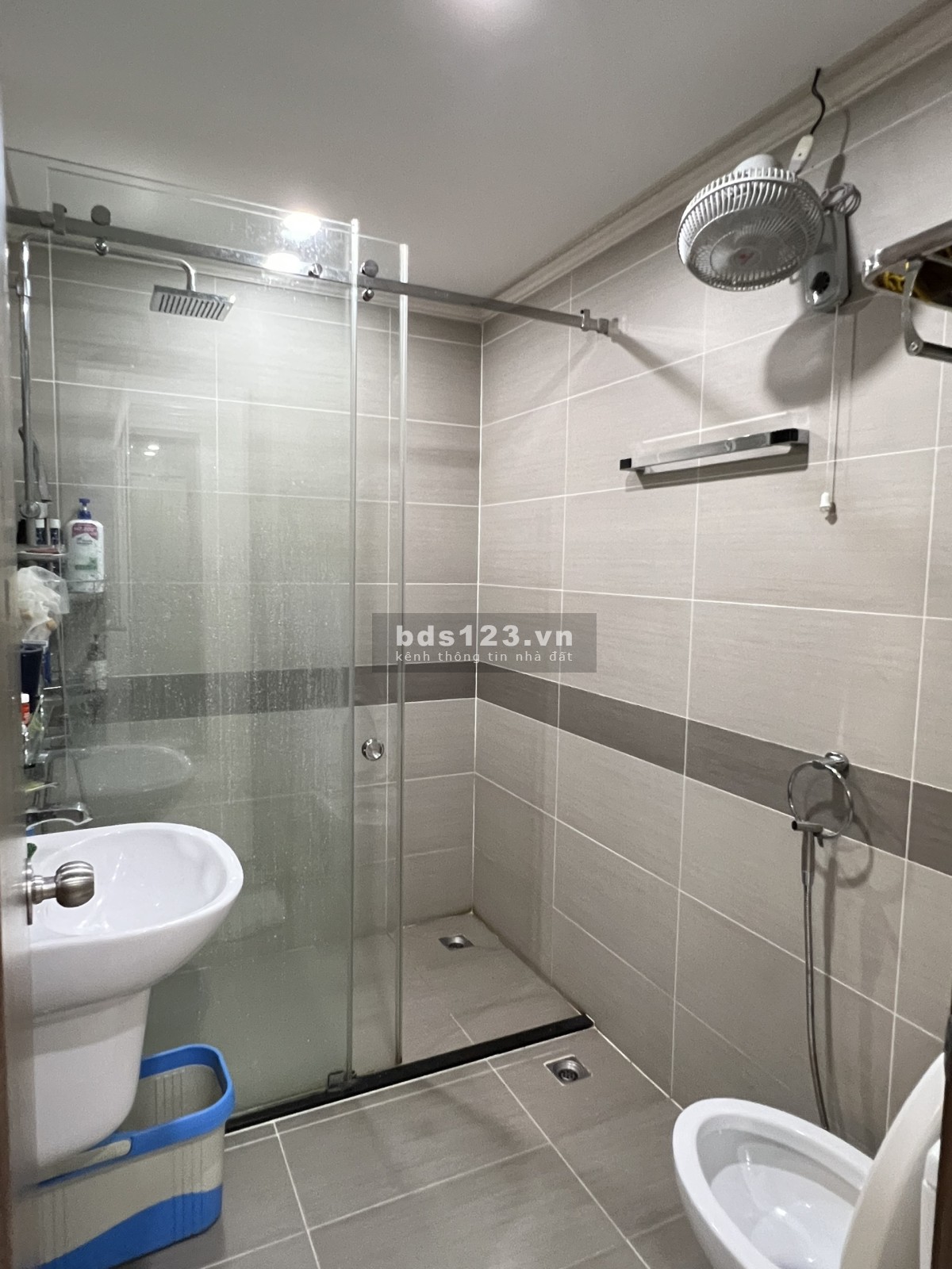 Bán căn hộ 2PN,2WC, 81m2, tầng cao, view đẹp, thoáng mát. Giá : 3tỷ