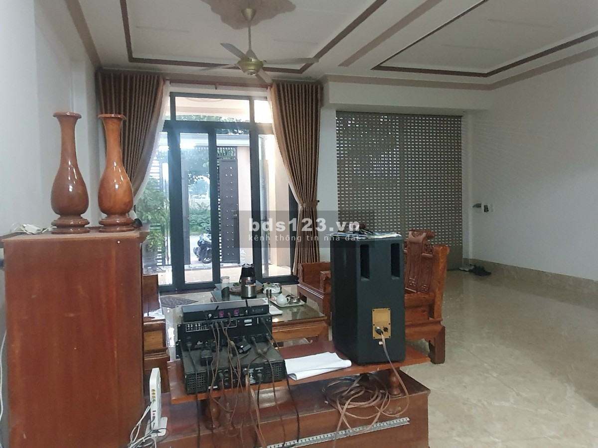 Chủ cần ra bán gấp nhà mặt tiền đường 15m Bình Dương 4,9 tỷ