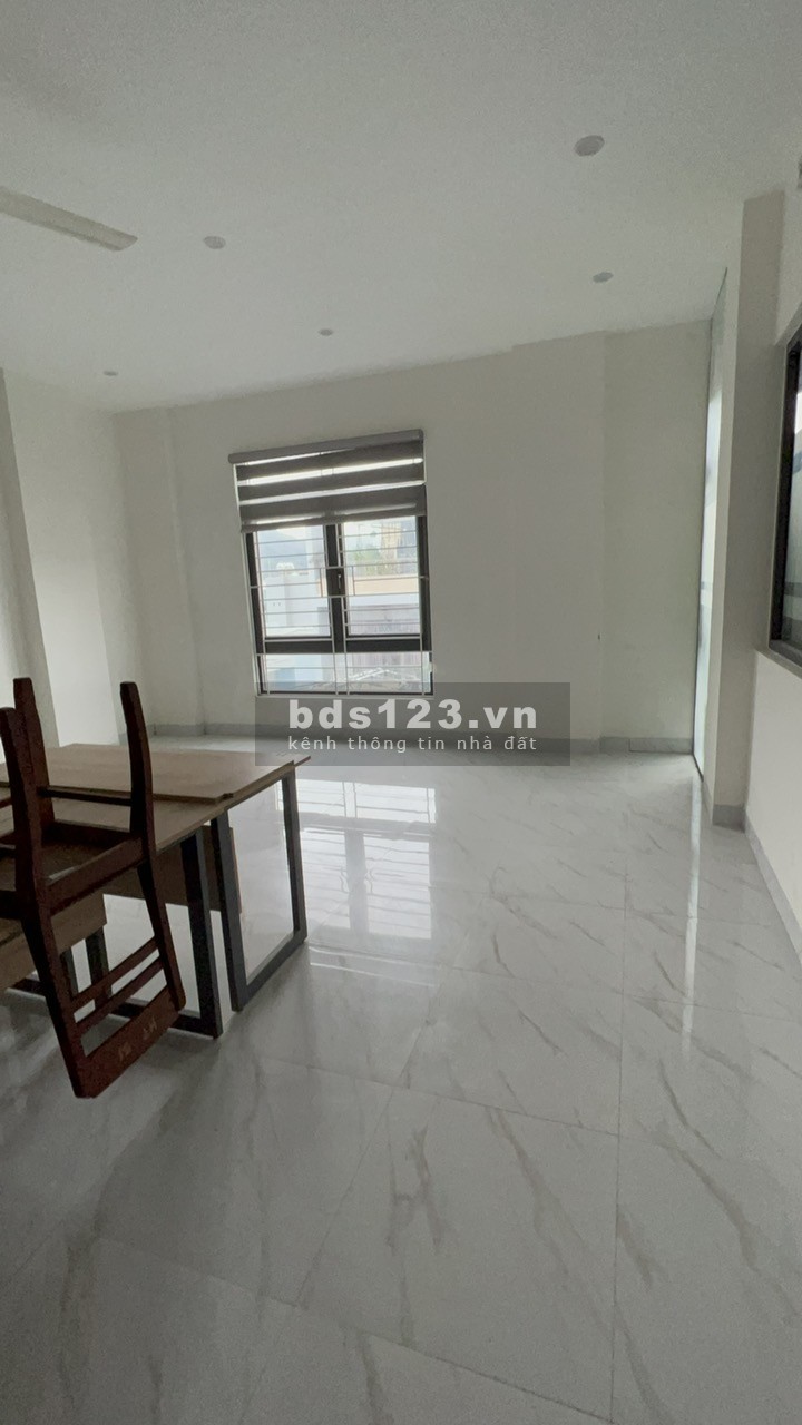 Cho thuê văn phòng DT 230m2 ( tầng 4), thang máy, thang bộ, máy lạnh