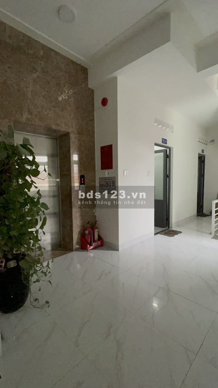 Cho thuê văn phòng DT 230m2 ( tầng 4), thang máy, thang bộ, máy lạnh