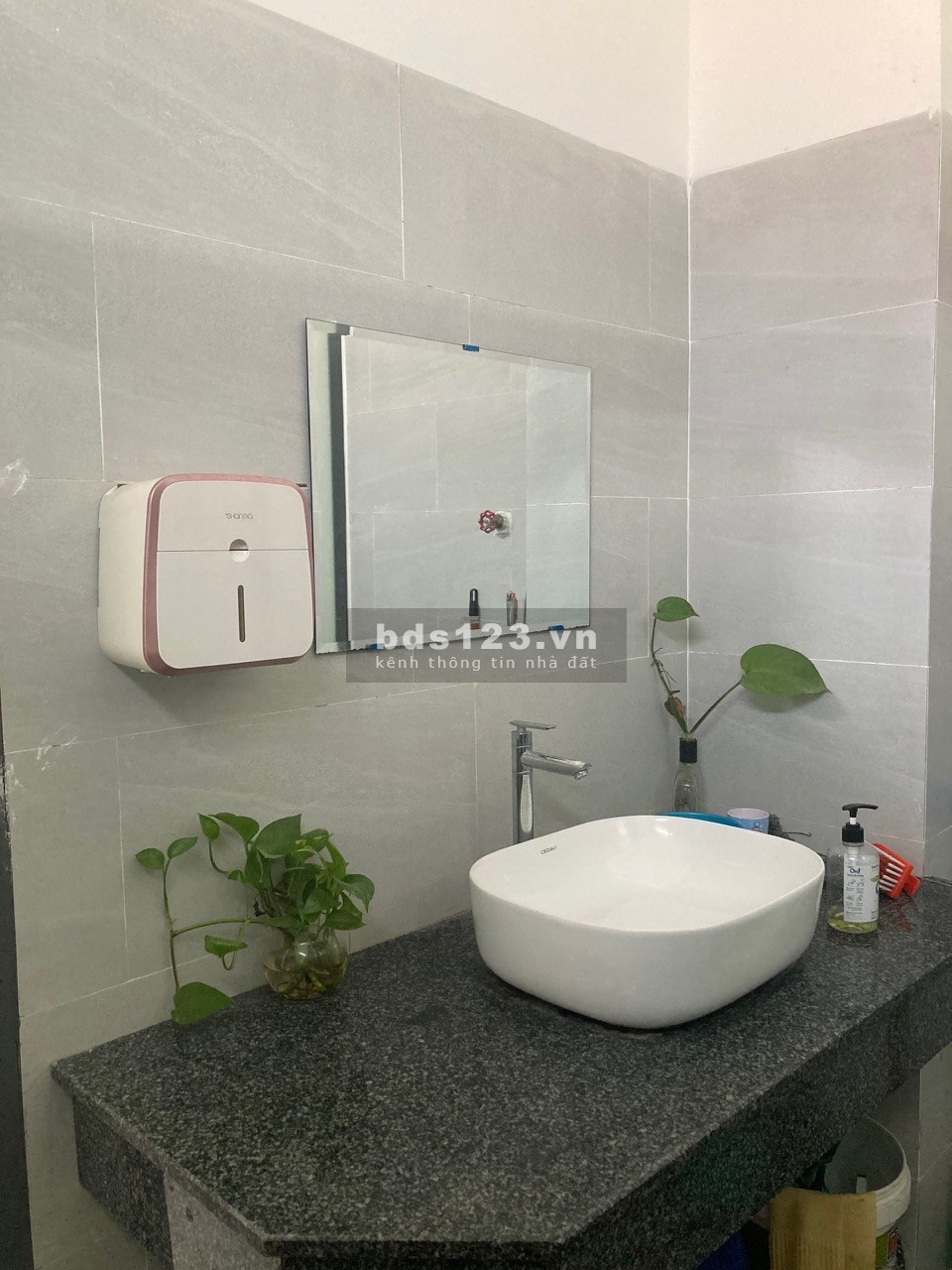 Cho thuê văn phòng DT 230m2 ( tầng 4), thang máy, thang bộ, máy lạnh