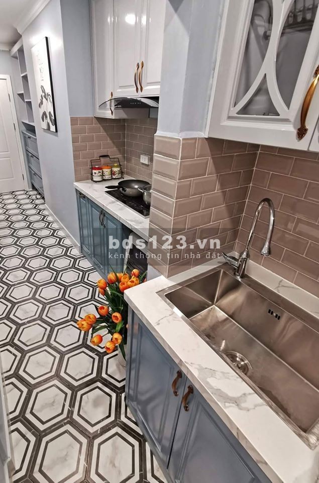 Chính chủ bán căn hộ tập thể tầng 1 khu C13A, tập thể Kim Liên, quận Đống Đa, Hà Nội, Ô tô vào nhà