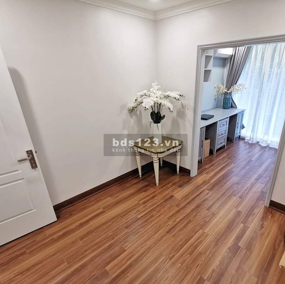 Chính chủ bán căn hộ tập thể tầng 1 khu C13A, tập thể Kim Liên, quận Đống Đa, Hà Nội, Ô tô vào nhà