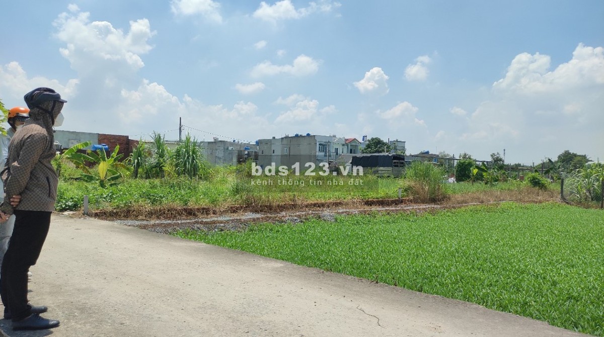 Bán gấp nền đất xe hơi vào, khu dân cư Bình Mỹ, Củ Chi. 850tr (6x23m)