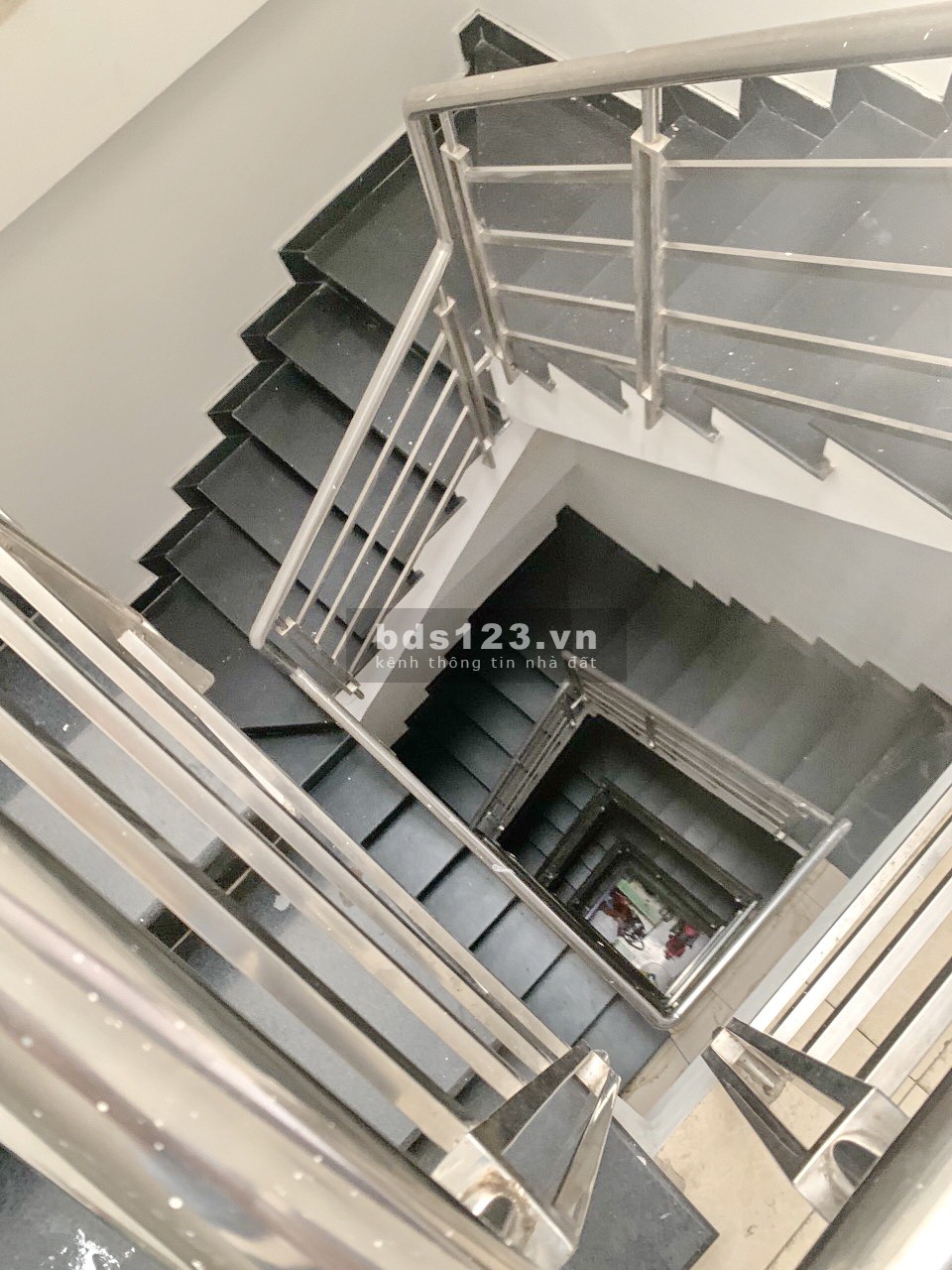 Bán gấp CHDV 5 lầu mặt tiền Nguyễn Thị Thập, Q7