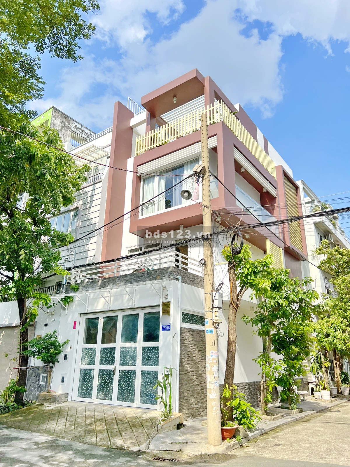 Chính chủ bán gấp nhà phố đẹp 2 lâu sân thượng KDC Tân Phong cạnh Kim Sơn, Q7
